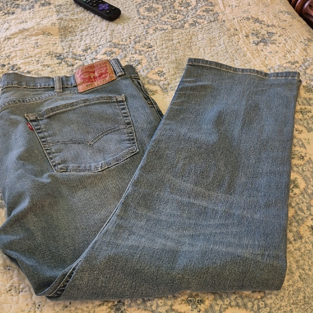 Levi's Men's Blue Jeans 505's Mid Wash. Sz 40"x30".(#1113A) EC.